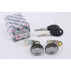 Nissan UD Truck CK450, CK520, CW520, UD520 92-00 Door Lock with Key  | OE Part Number : L 80601-00Z25 / R 80600-00Z25